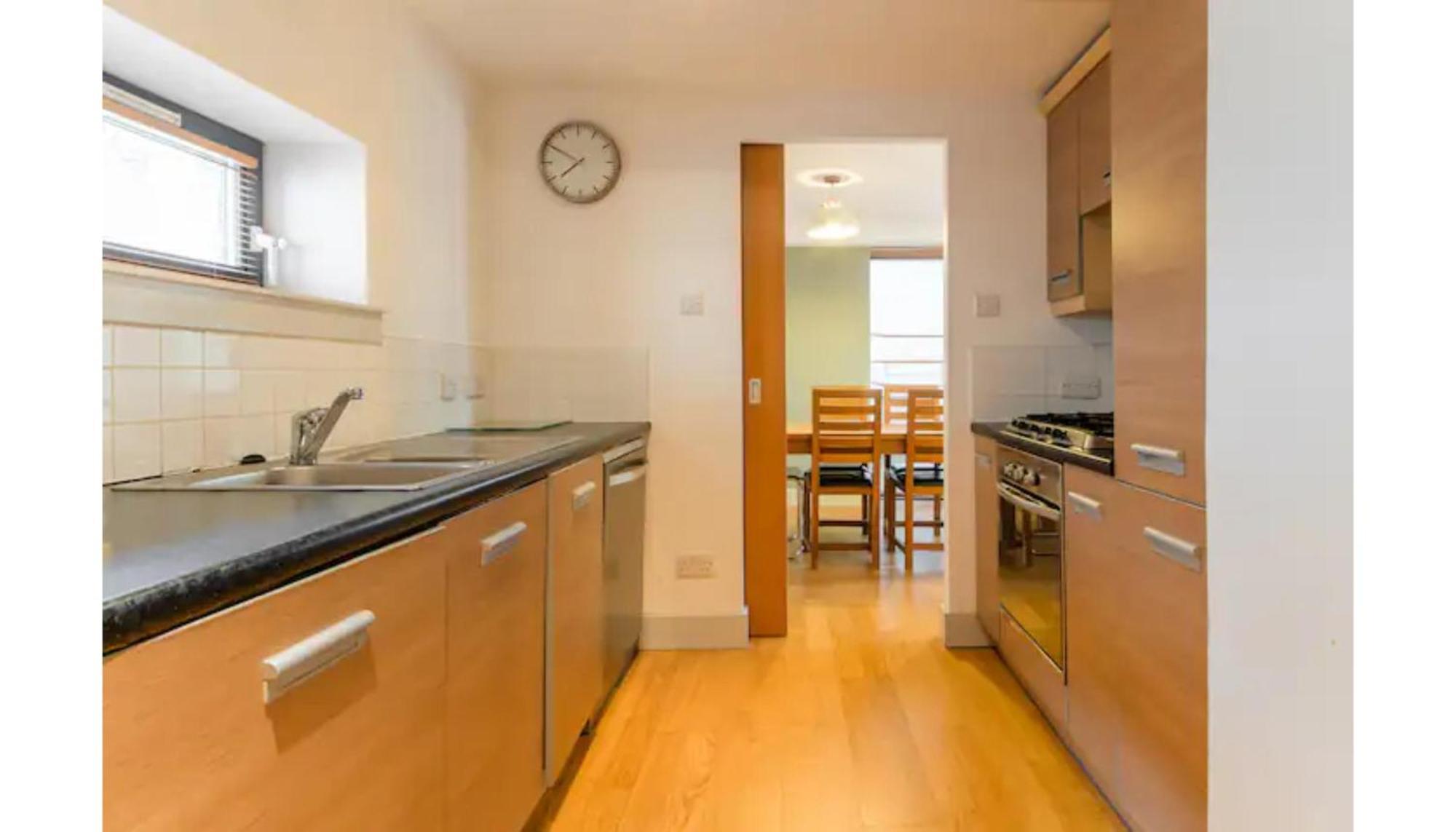 Modern Flat In The Middle Of Old Town Apartment EDI Exterior photo