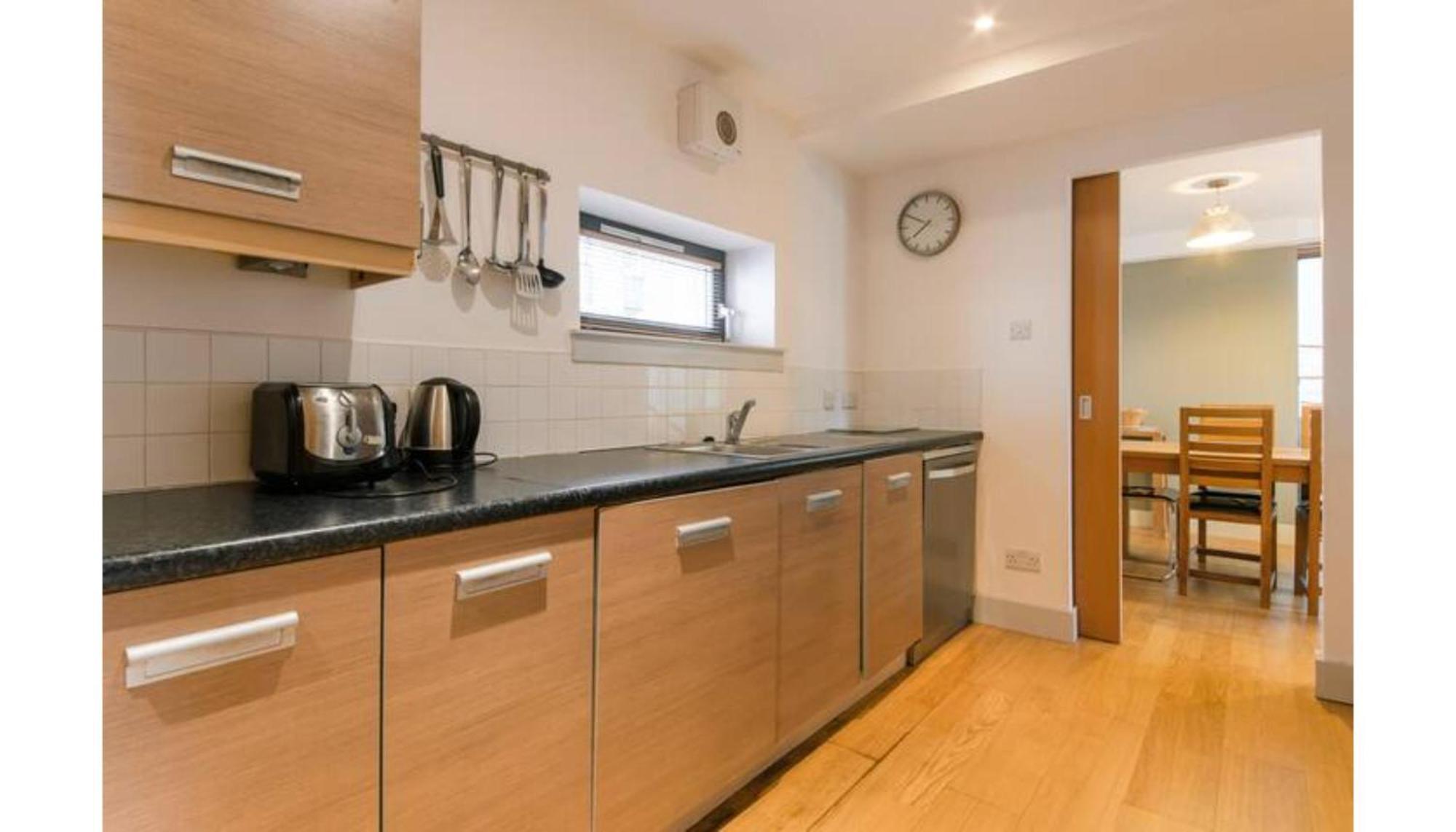 Modern Flat In The Middle Of Old Town Apartment EDI Exterior photo